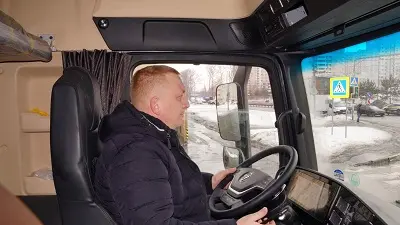фото водителя в грузовике